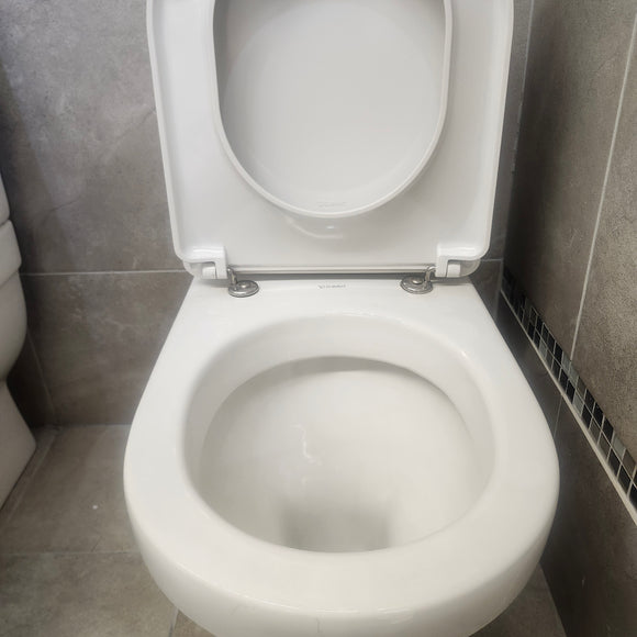 Duravit 2pc Toilet, Tank and Seat Combo Floormodel Clearance Sold As Is (I16)