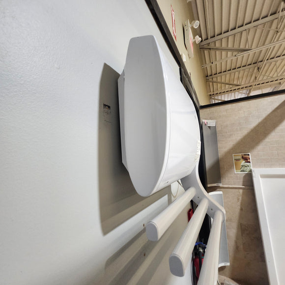 Convectair Heater 24 x 20 750/1000W 120V Jaxx White with Towel Warmer Floormodel as is i15