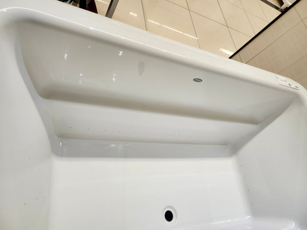 Maax Free standing Air Tub 70" x 42"