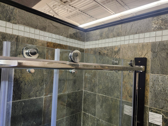 neptune 60 x 32 built in bathtub and vida tub door (as is)