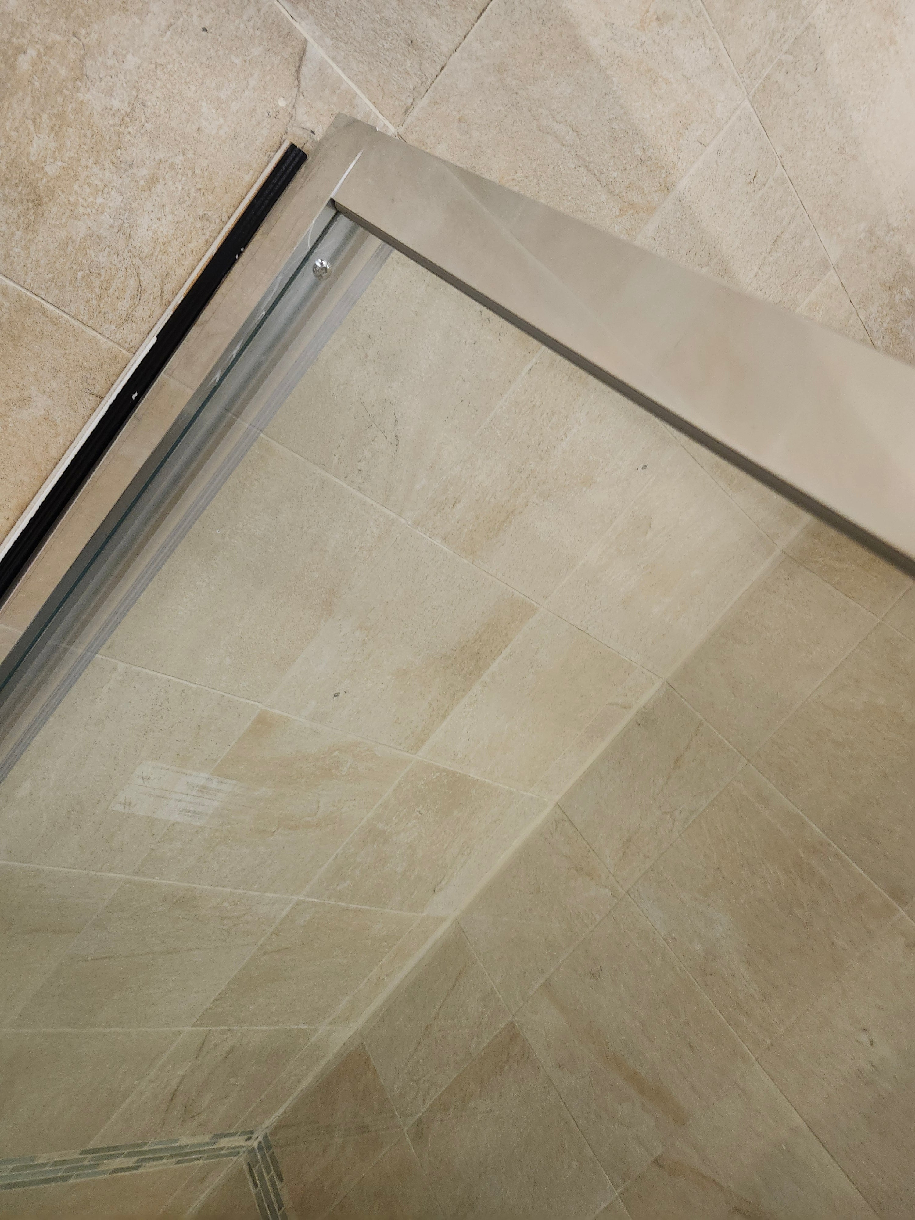 Maax 60 x 32 built in bathtub and vida tub door (as is)