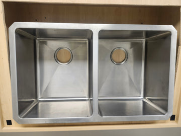 Vida 30" Undermount Kitchen Sink Floormodel Clearance As Is