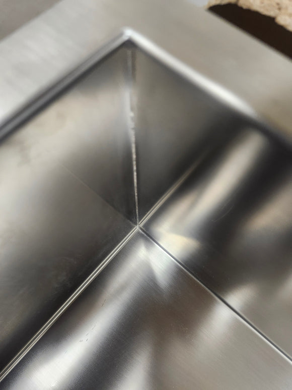 Blanco 401244 QUATRUS R0 33 in. 60/40 Double Bowl Undermount Stainless Steel Kitchen Sink Floormodel Clearance