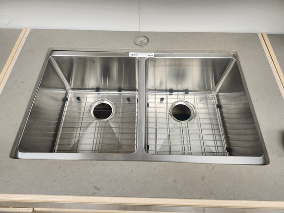 Vida Acute 32" x 18" Stainless Steel Square Undermount Kitchen Sink Floormodel Clearance As is