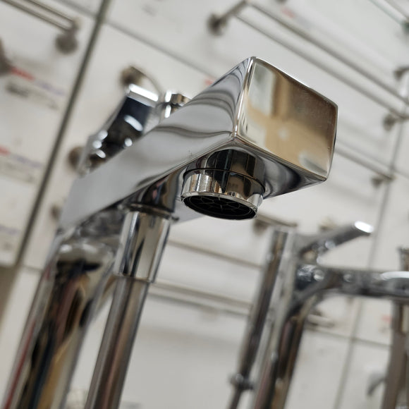 Aquabrass Roman Deck Tub Filler Metro Chrome With Hand Held Shower Head Floormodel Clearance As Is