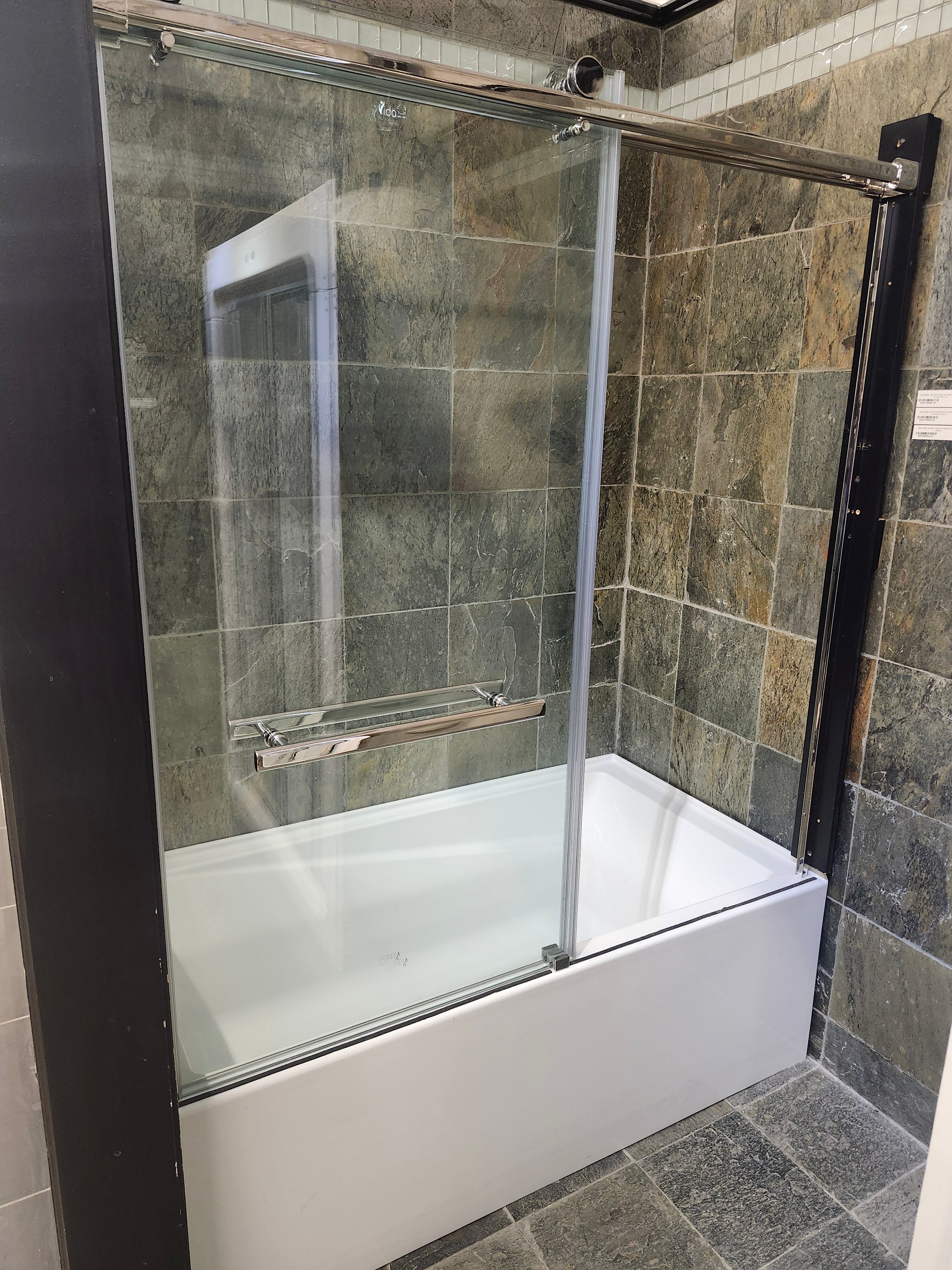 neptune 60 x 32 built in bathtub and vida tub door (as is)