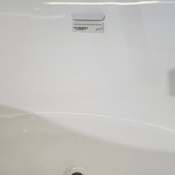 Aura Fiora 69 x 32 Freestanding Bathtub Floormodel Sold as is Clearance M9