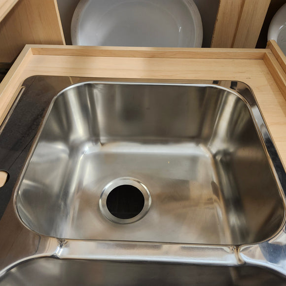 Vida Axes 31 x 20 3 Hole Kitchen Sink 2 Bowl Floormodel as is m10
