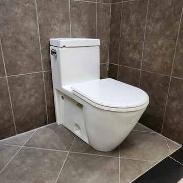 Duravit Starck 1 piece Toilet with Seat Elongated White Floormodel Sold as Is H11