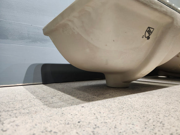 Vida Undermount Bathroom Sink 18.1 x 11 Rectangular Logic White Floormodel As Is Etobicoke
