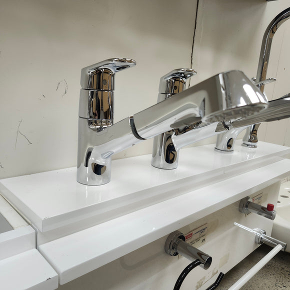 Grohe Kitchen Faucet with Extending Faucet Head Chrome Floormodel Clearance As Is