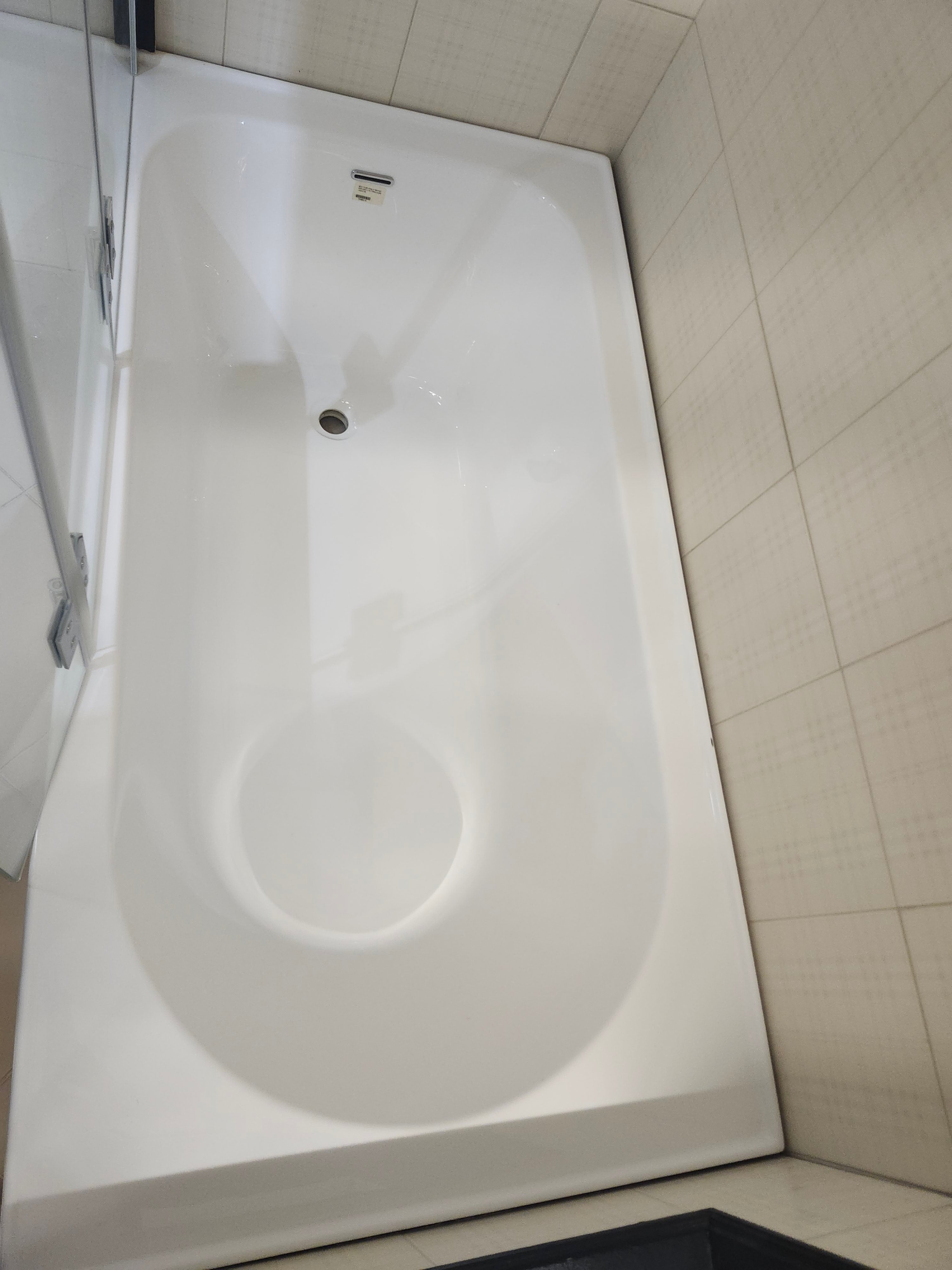 Modus Tub Door 60" high and 60x32 built in vida bathtub (as is)