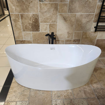 Aura Fiora 69 x 32 Freestanding Bathtub Floormodel Sold as is Clearance M9