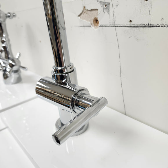 Grohe Single Hole hot or cold water Faucet with Lever Handle Floormodel As Is