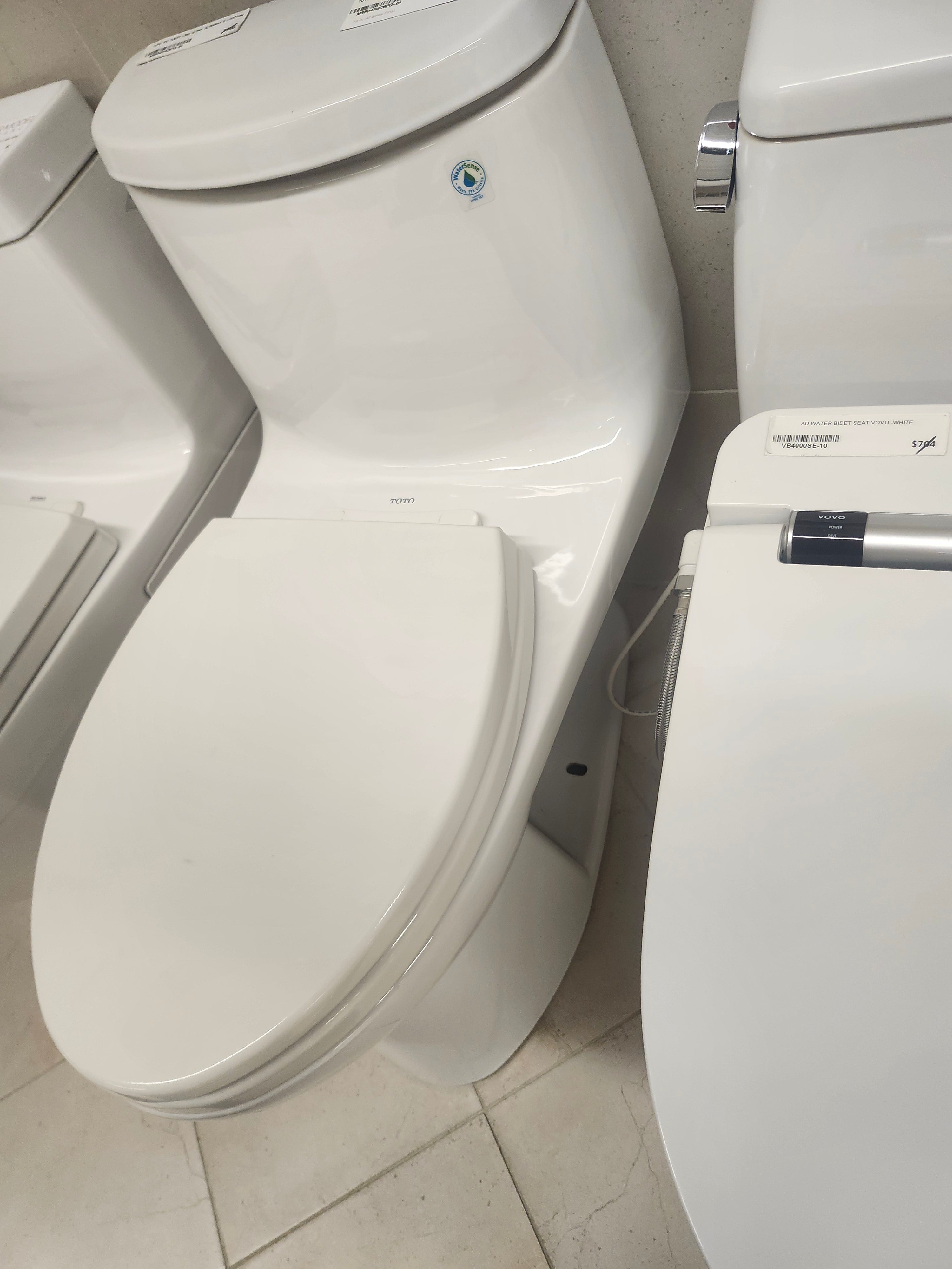 Toto Ultramax 2 Elongated Toilet (as is)