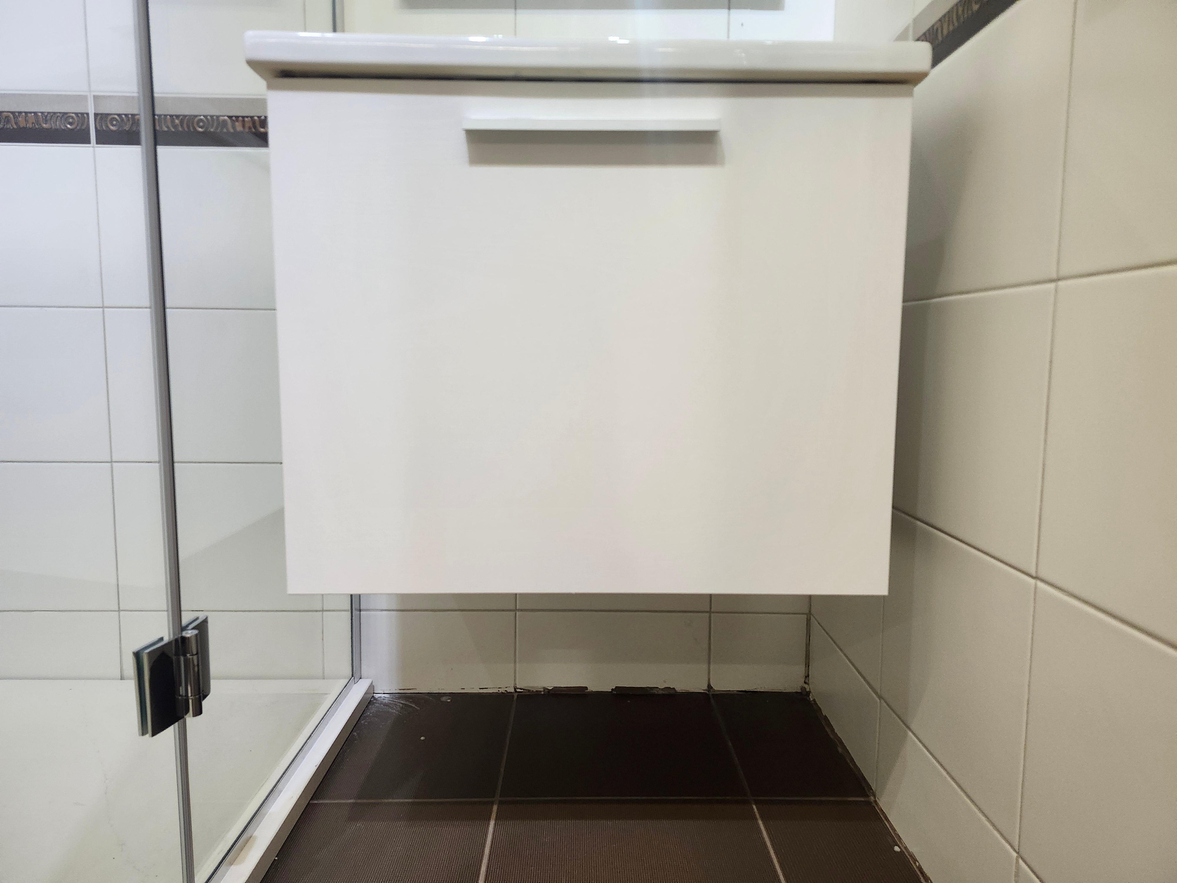 24" Vida Elements Vanity and Countertop Combo with Mirror (as is)