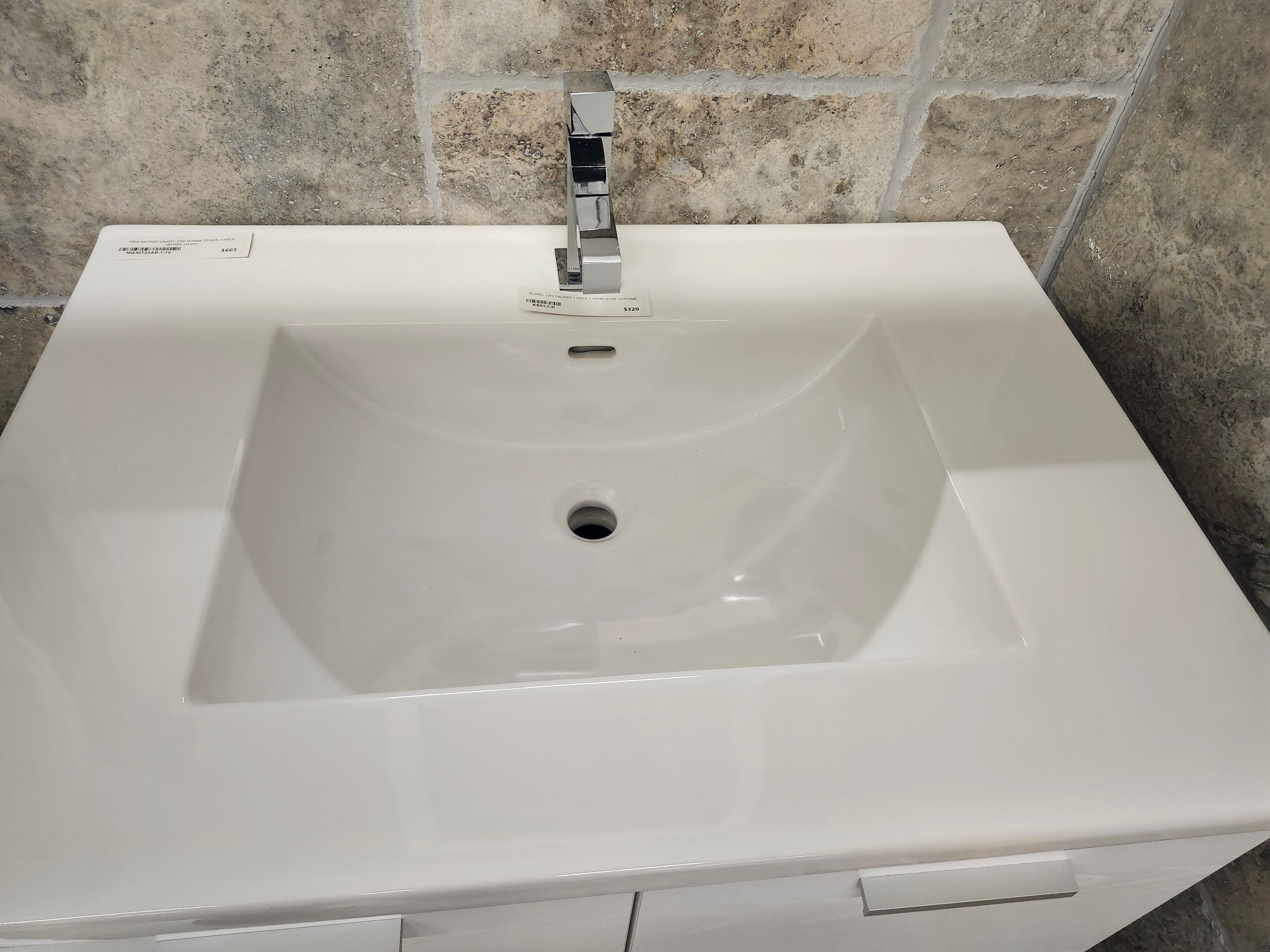 30" Vida Vanity and Countertop Combo with Mirror (as is)