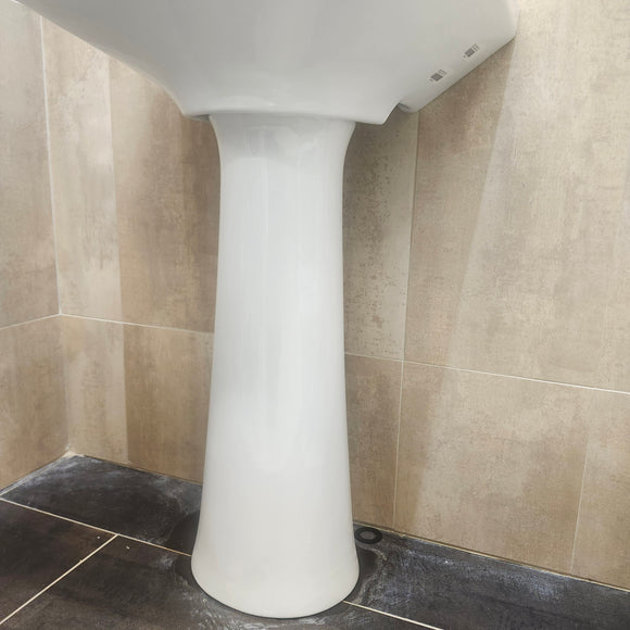 Kohler Pedestal 23 x 19 2pc Combo 8cc holes Floormodel Sold as is (H17) K2363 K2364