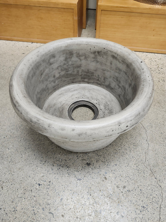 Native Trails 16 inch round drop bar sink Floormodel Clearance As is Etobicoke pozo