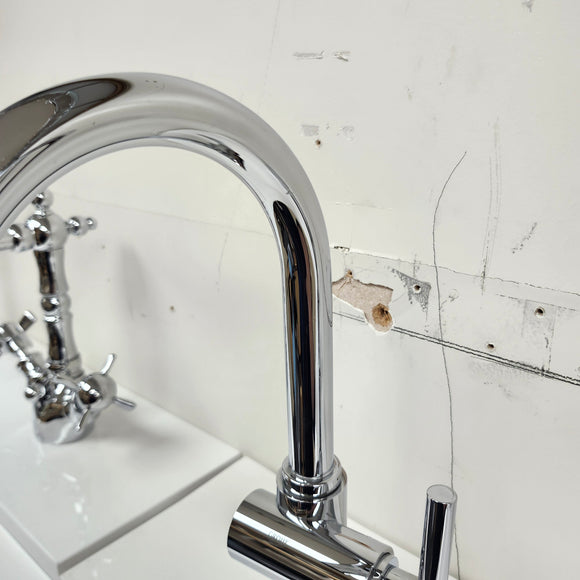 Grohe Single Hole hot or cold water Faucet with Lever Handle Floormodel As Is
