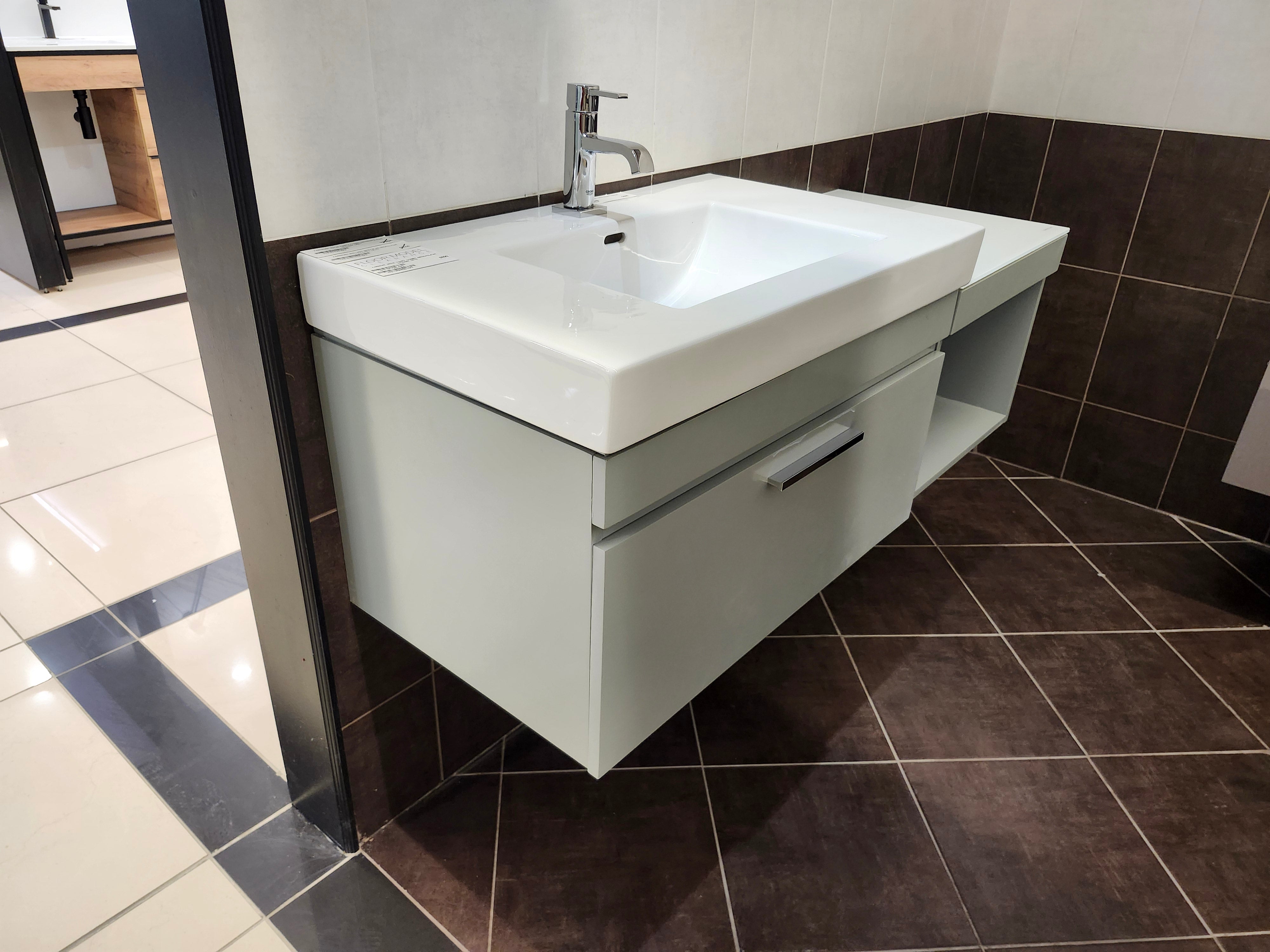 30" Fairmont Design Vanity & Countertop Combo with Bridge (as is)