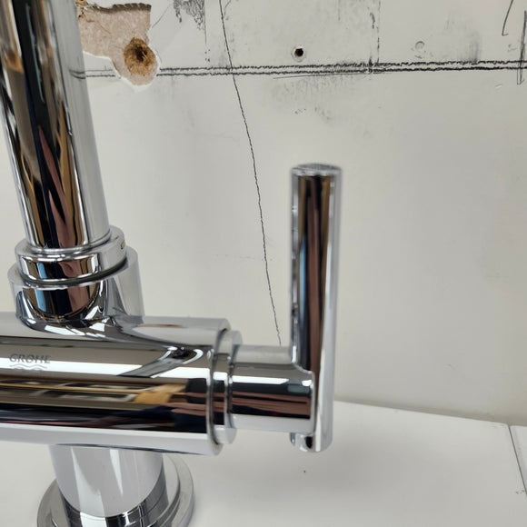 Grohe Single Hole hot or cold water Faucet with Lever Handle Floormodel As Is