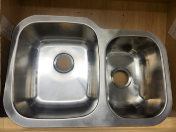 Vida Axes 32" x 21" Stainless Steel Round Undermount Kitchen Sink Floormodel Clearance