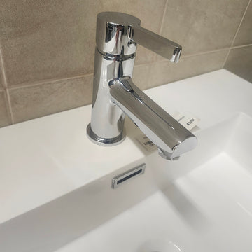 Vida Single Hole Bathroom Vanity Faucet As Is Floormodel Clearance J11 - 0
