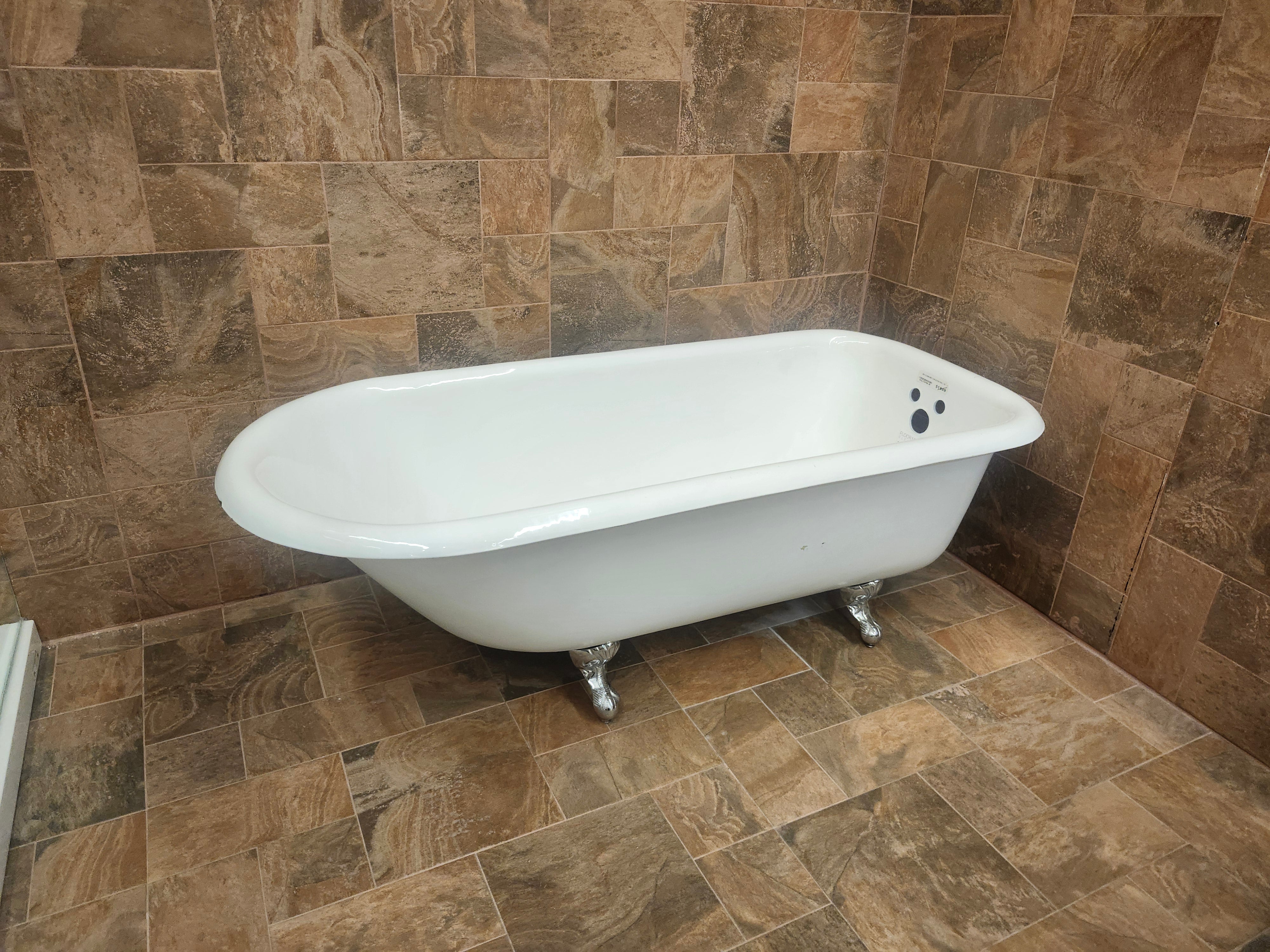 Clawfoot 67x30 Roll Top Freestanding Bathtub (No Feet) (as is)