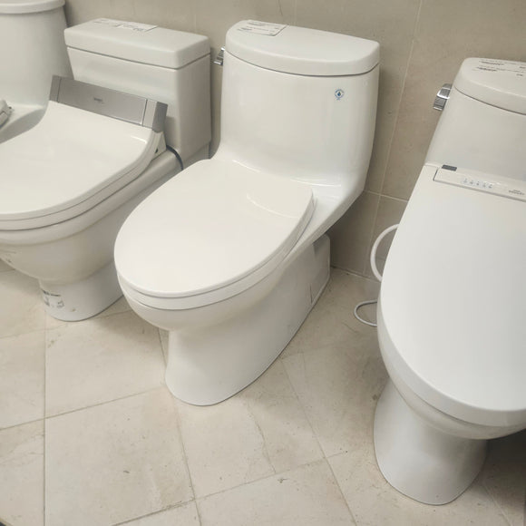 Toto Carlyle II Elongated Skirted 1pc Toilet with Seat Floormodel Clearance as is CST614CEFGA4 SS124 I8