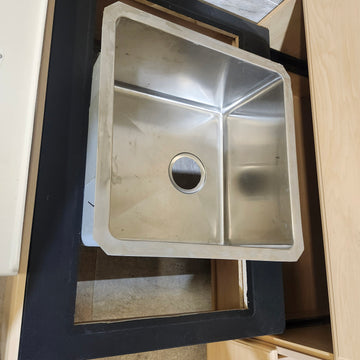 Vida Acute 18 x 18 Undermound Single Bowl Kitchen Sink Floormodel Clearance As Is m10