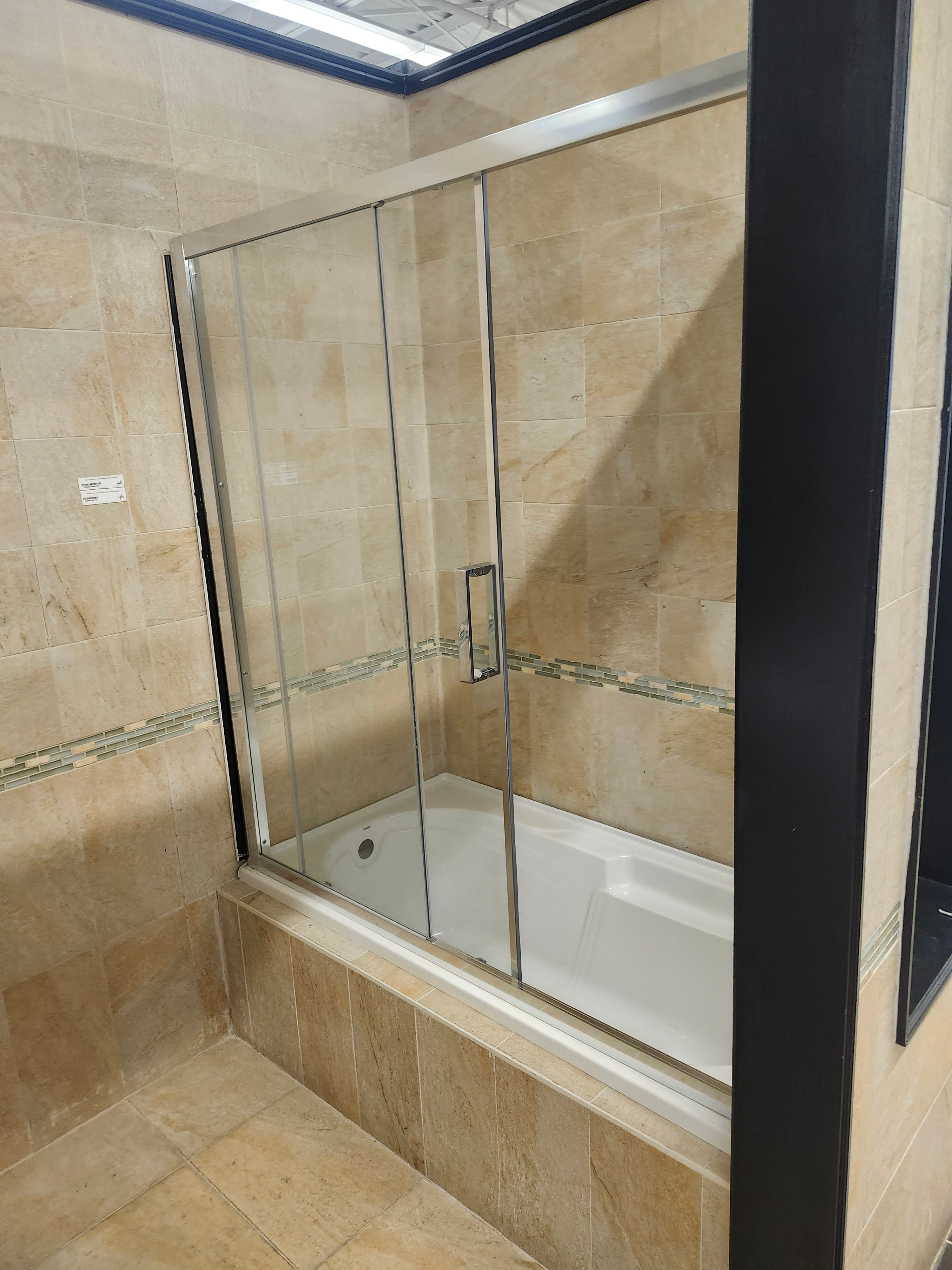 Maax 60 x 32 built in bathtub and vida tub door (as is)