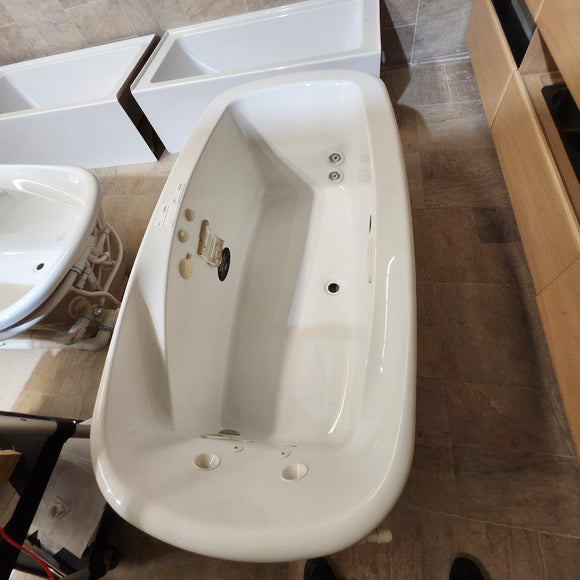 Maax Eterne 72 x 36 True Whirlpool Bathtub Floormodel Clearance As is Samor M10 101317100