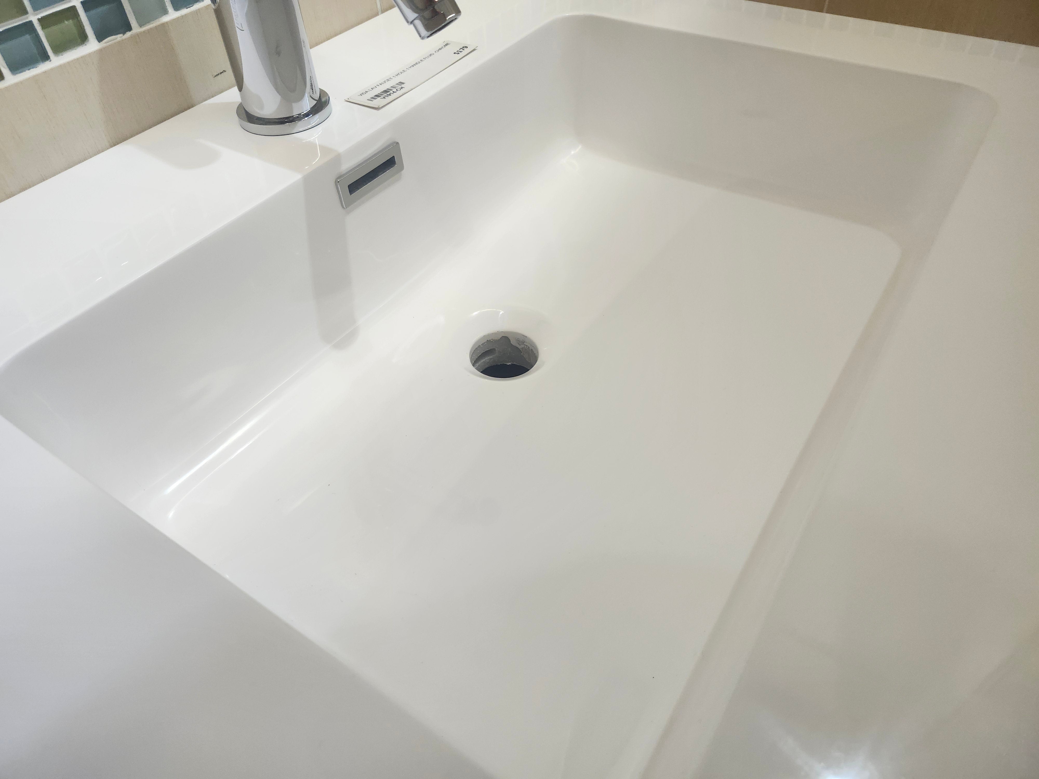 23" Moda White Wall Vanity with Countertop Combo (as is)