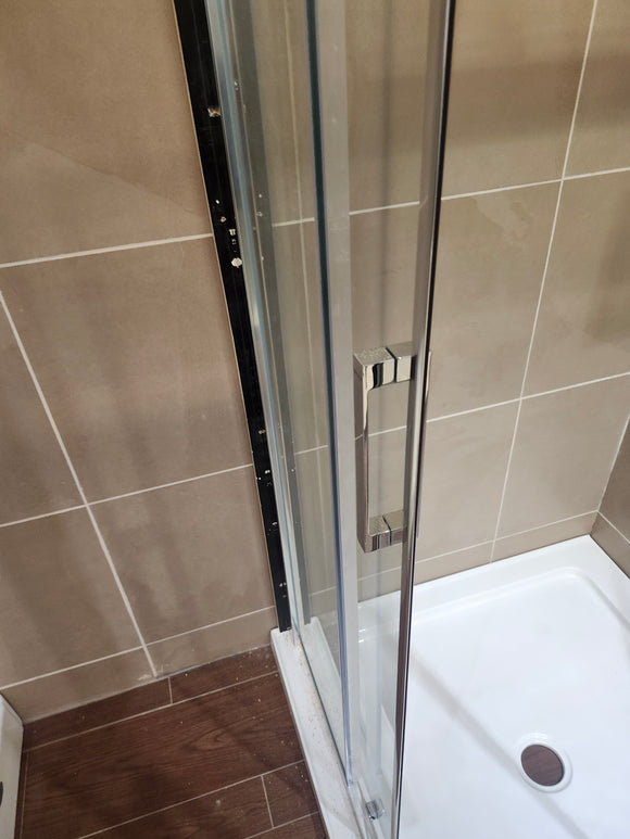 Maax 36" shower door square corner and vida shower base combo (as is)