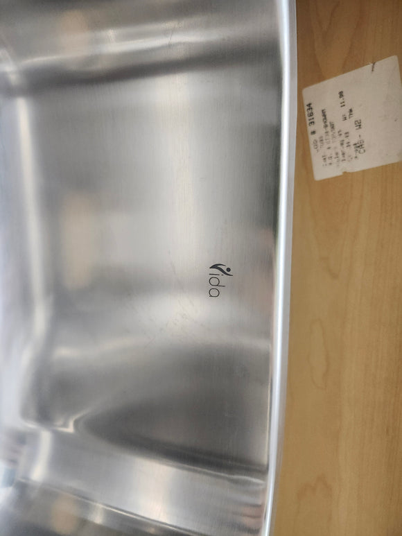 Vida Axes 32" x 21" Stainless Steel Round Undermount Kitchen Sink Floormodel Clearance