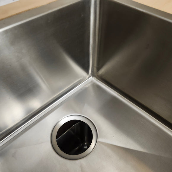 Vida Undermount 32 x 18 Kitchen Sink 2 Bowl and Colander Floor Model Clearance m10