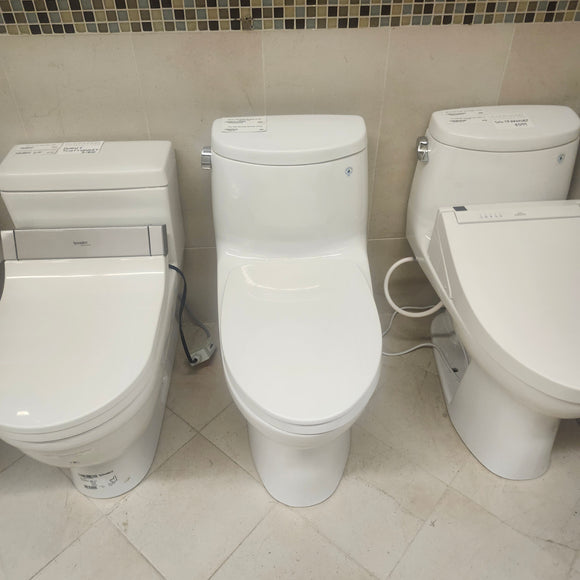 Toto Carlyle II Elongated Skirted 1pc Toilet with Seat Floormodel Clearance as is CST614CEFGA4 SS124 I8
