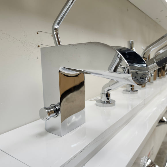 Aquabrass Love Me 2pc Roman Deck Tub Filler With Hand Shower Floormodel Sold as is