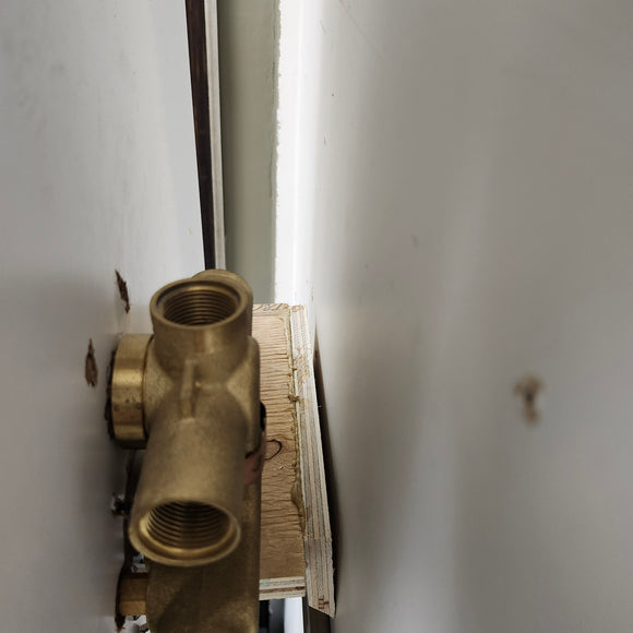 Aura Unity Elita Shower Kit Thermostatic with Valve Floormodel Clearance as is
