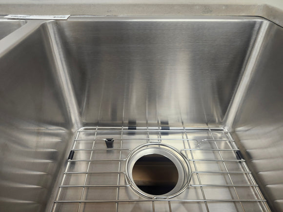 Vida Acute 32" x 18" Stainless Steel Square Undermount Kitchen Sink Floormodel Clearance As is
