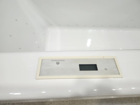 Neptune Freestanding Bathtub 60 x 32 Air Side Ametys White AM3260A Floormodel As is Etobicoke