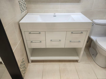 39" Vero Glossy White Vanity with Countertop Combo (as is)