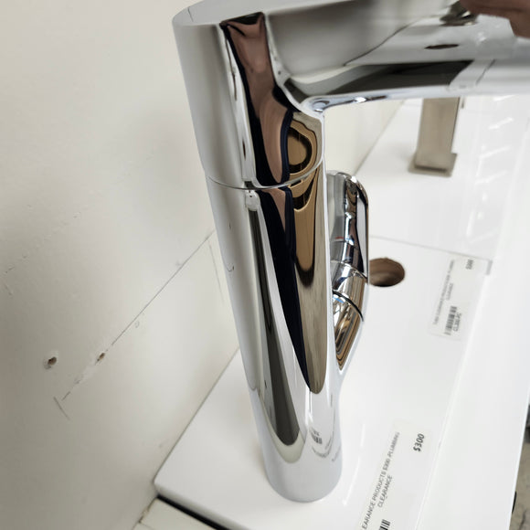 Grohe Kitchen Faucet With Extendable Faucet Head Floormodel Clearance as is Chrome