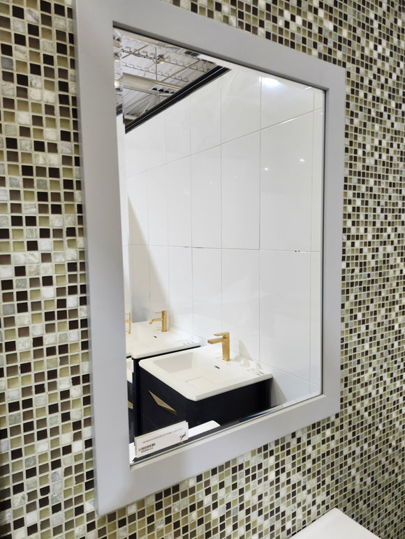 24" Dezign Market Shaker Vanity & Countertop Combo with Mirror (as is)