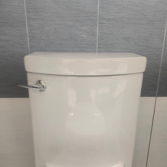 American Standard Boulevard Elongated Right Heigh 4.8lt White Toilet Floormodel Clearance as is J10