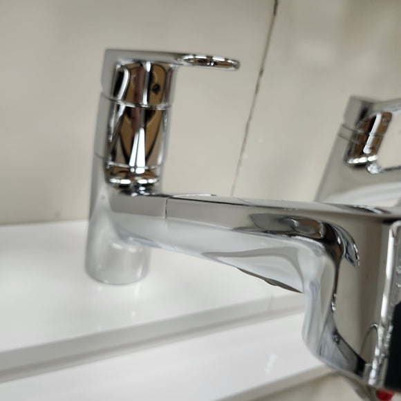 Grohe Kitchen Faucet with Extending Faucet Head Chrome Floormodel Clearance As Is