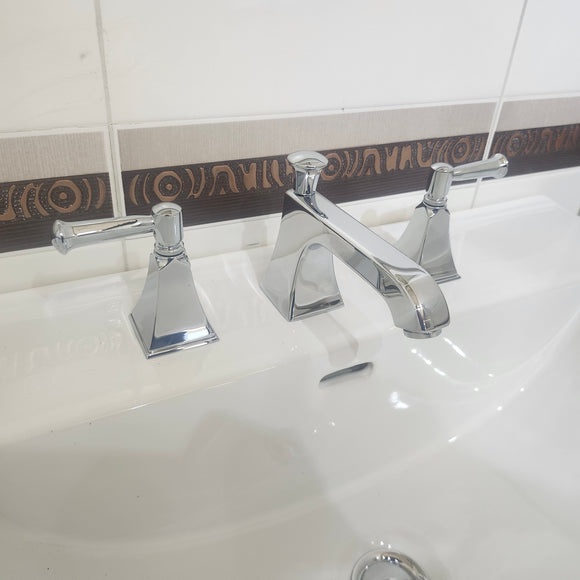 8CC 3 Hole Classic Bathroom Vanity Faucet Floormodel Clearance As Is