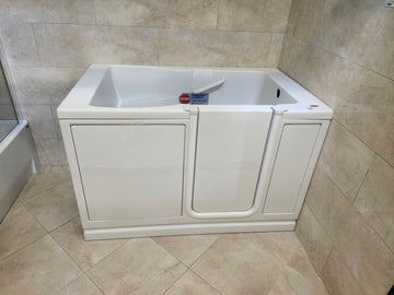 sit down jacuzzi walk in tub (as is) k12