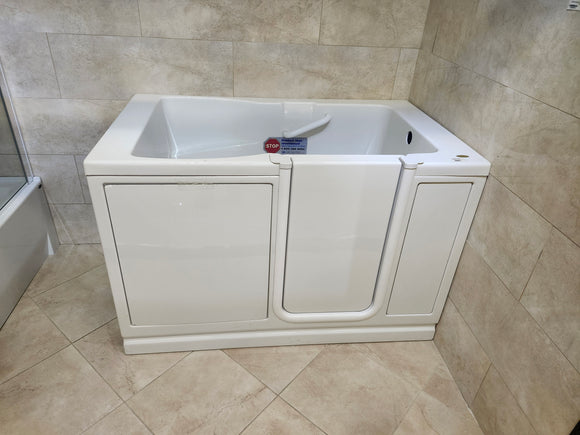 sit down jacuzzi walk in tub (as is)